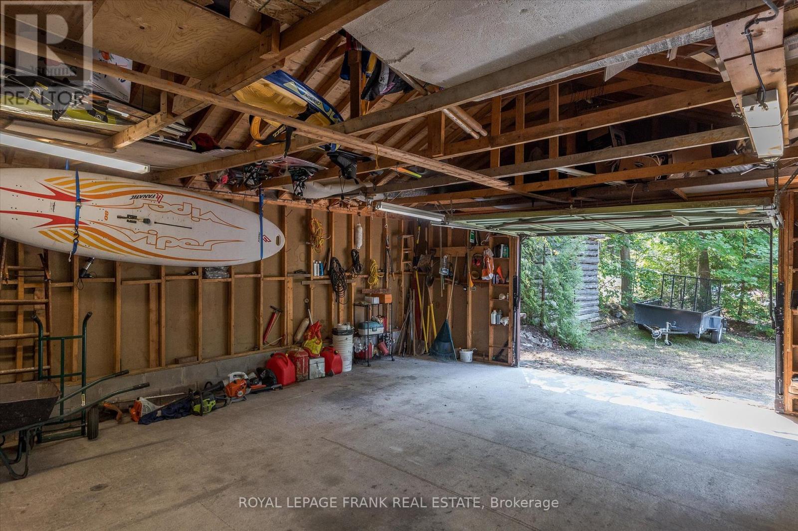 












2724 NEWCOMB LANE

,
Selwyn,




Ontario
K0L2H0

