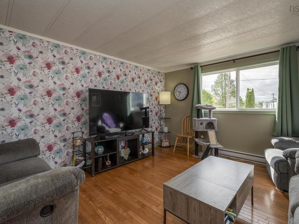 












25 Owen Avenue

,
Mount Uniacke,




NS
B0N 1Z0

