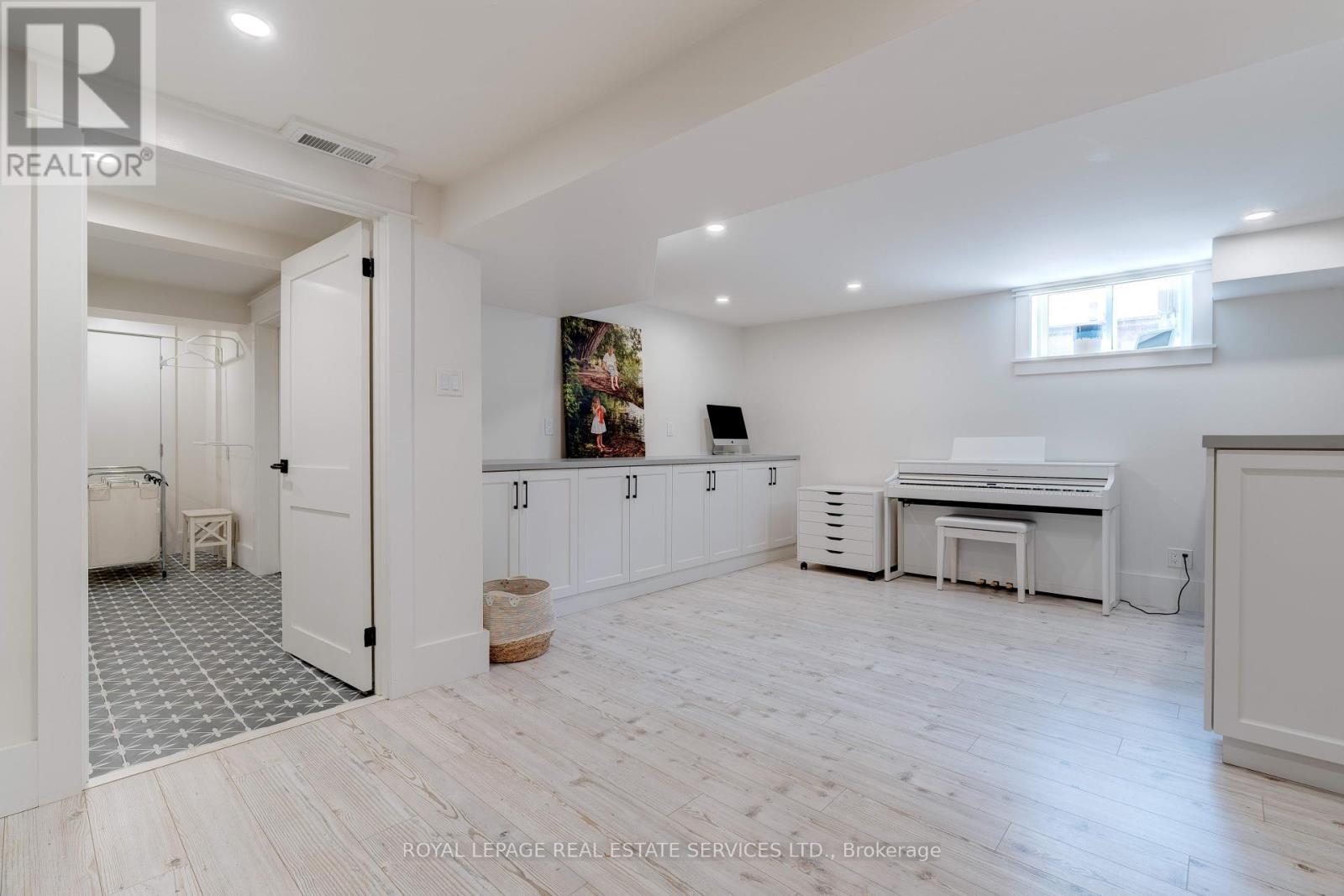 












41 FAIRWOOD PLACE E

,
Burlington,




Ontario
L7T2B7

