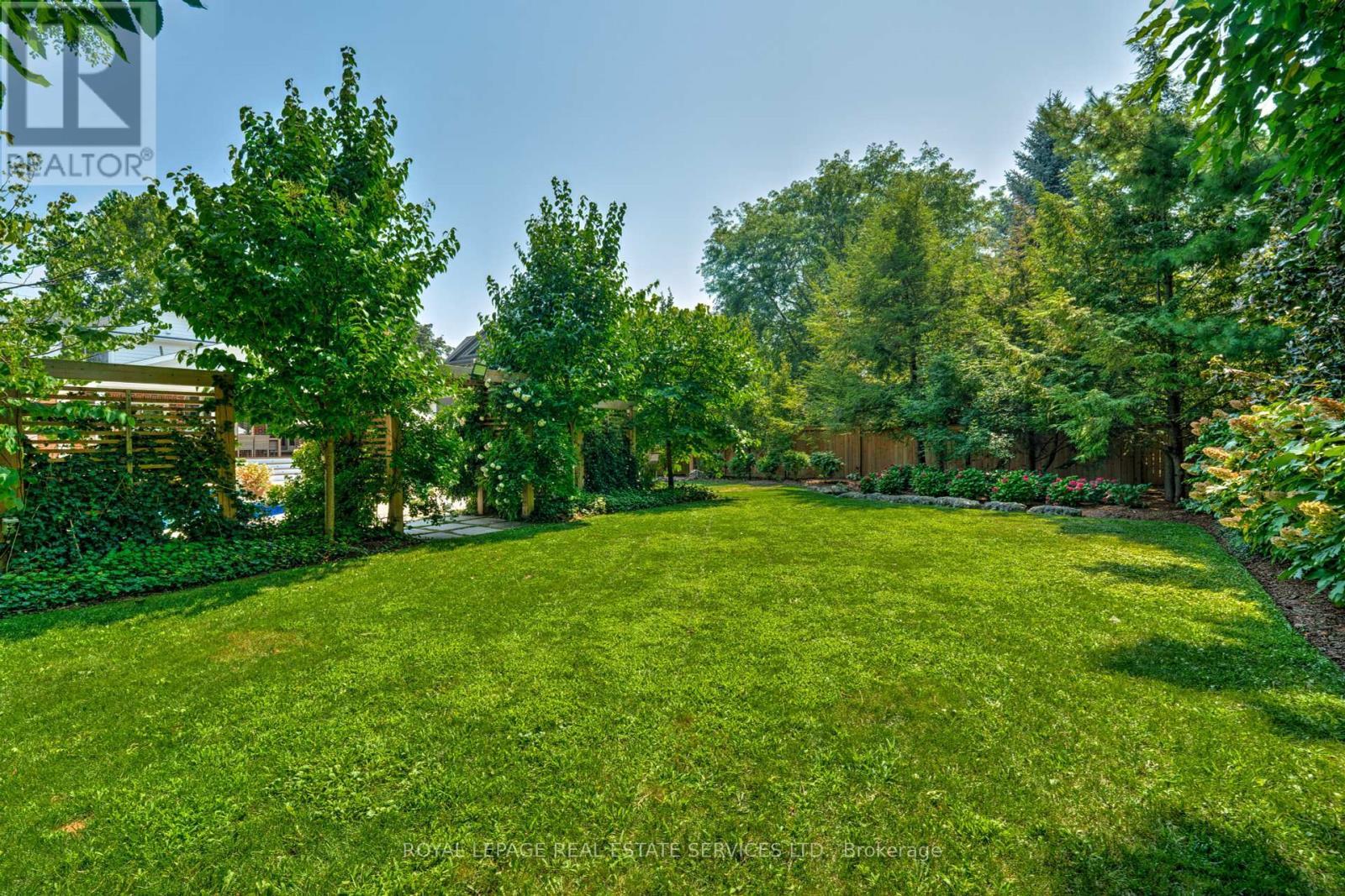 












41 FAIRWOOD PLACE E

,
Burlington,




Ontario
L7T2B7

