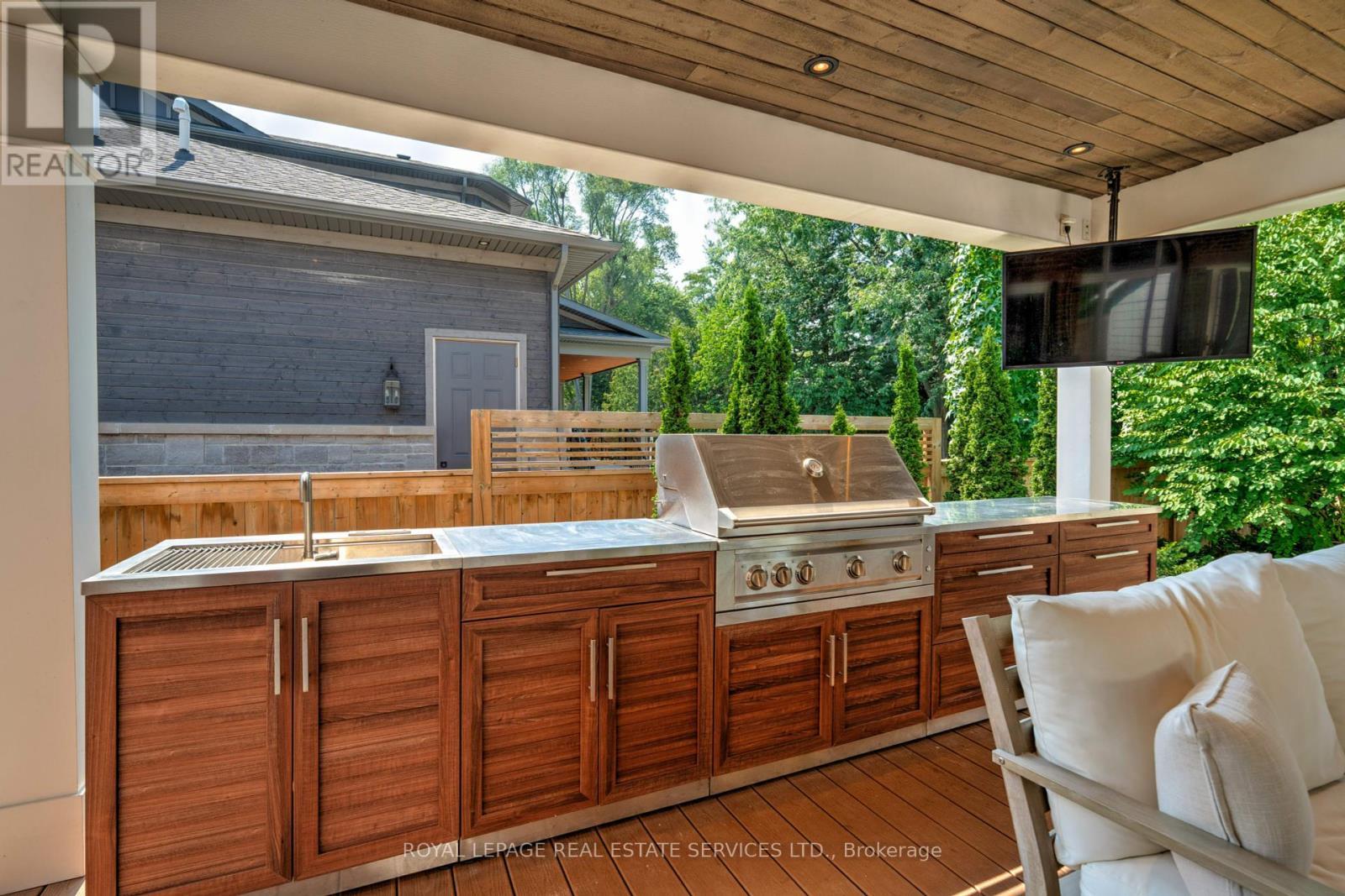 












41 FAIRWOOD PLACE E

,
Burlington,




Ontario
L7T2B7

