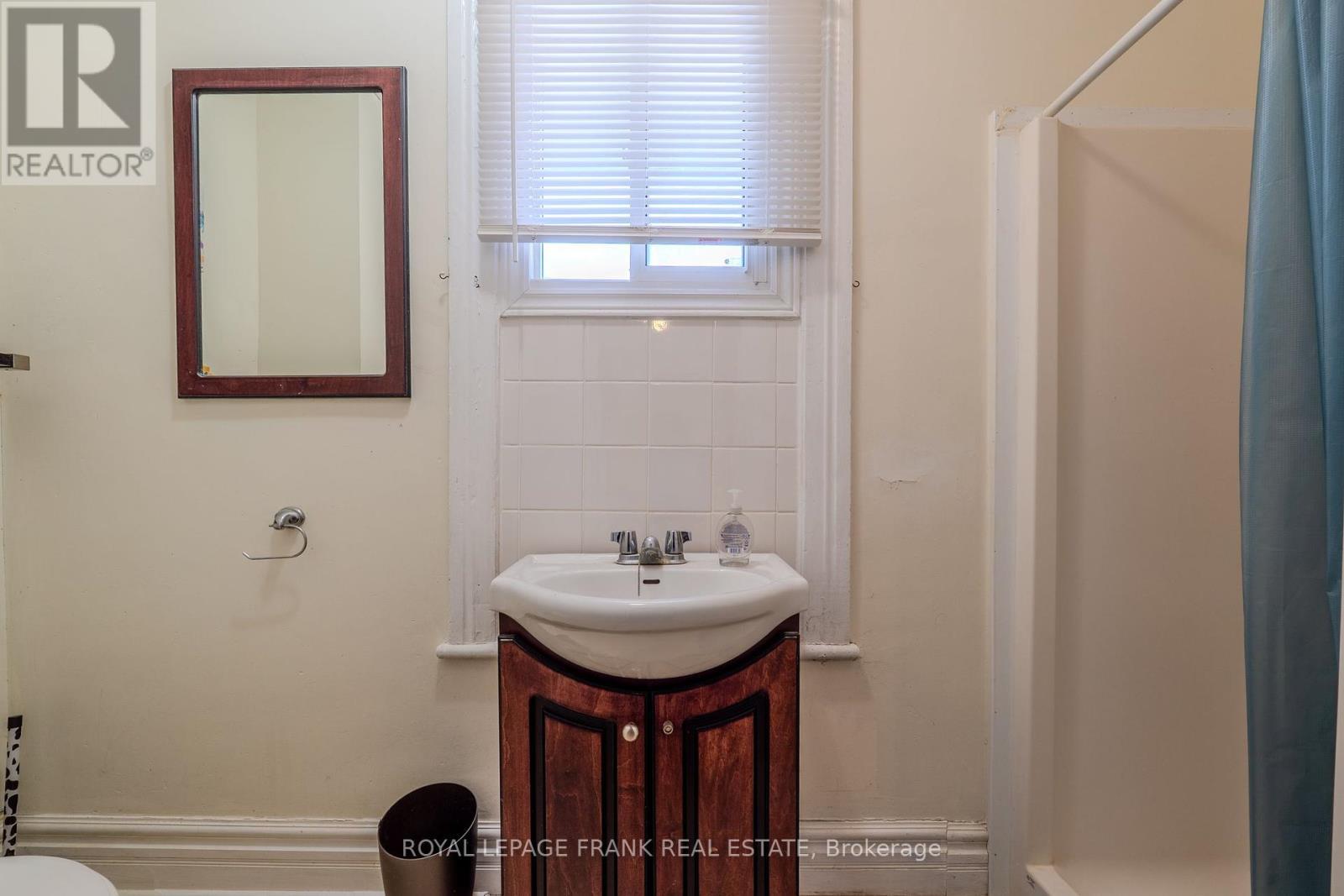 












87 DURHAM STREET W

,
Kawartha Lakes (Lindsay),




Ontario
K9V2P8

