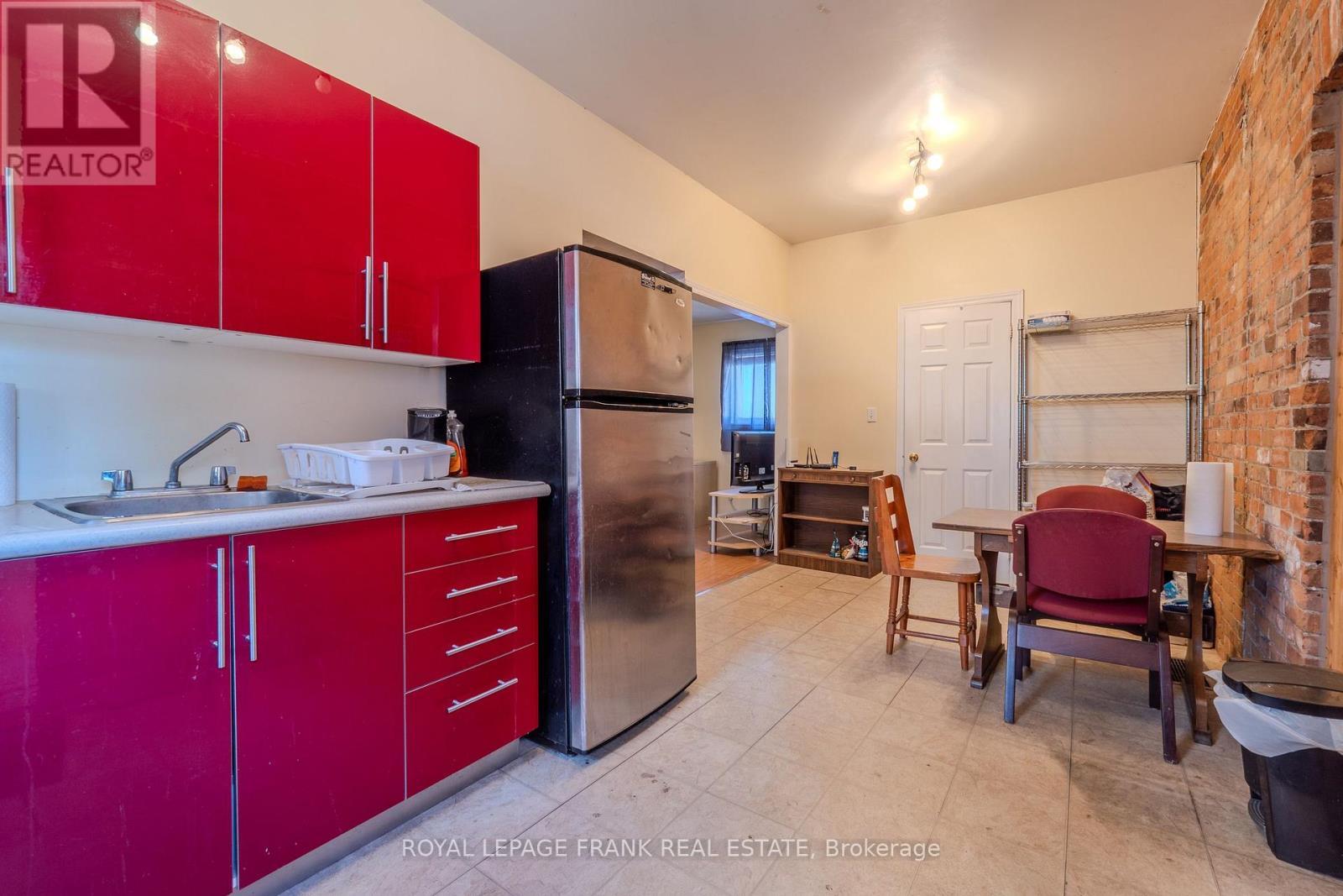 












87 DURHAM STREET W

,
Kawartha Lakes (Lindsay),




Ontario
K9V2P8

