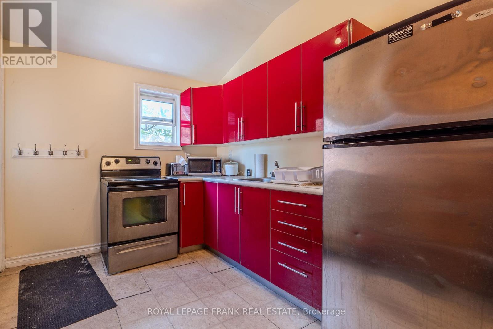 












87 DURHAM STREET W

,
Kawartha Lakes (Lindsay),




Ontario
K9V2P8

