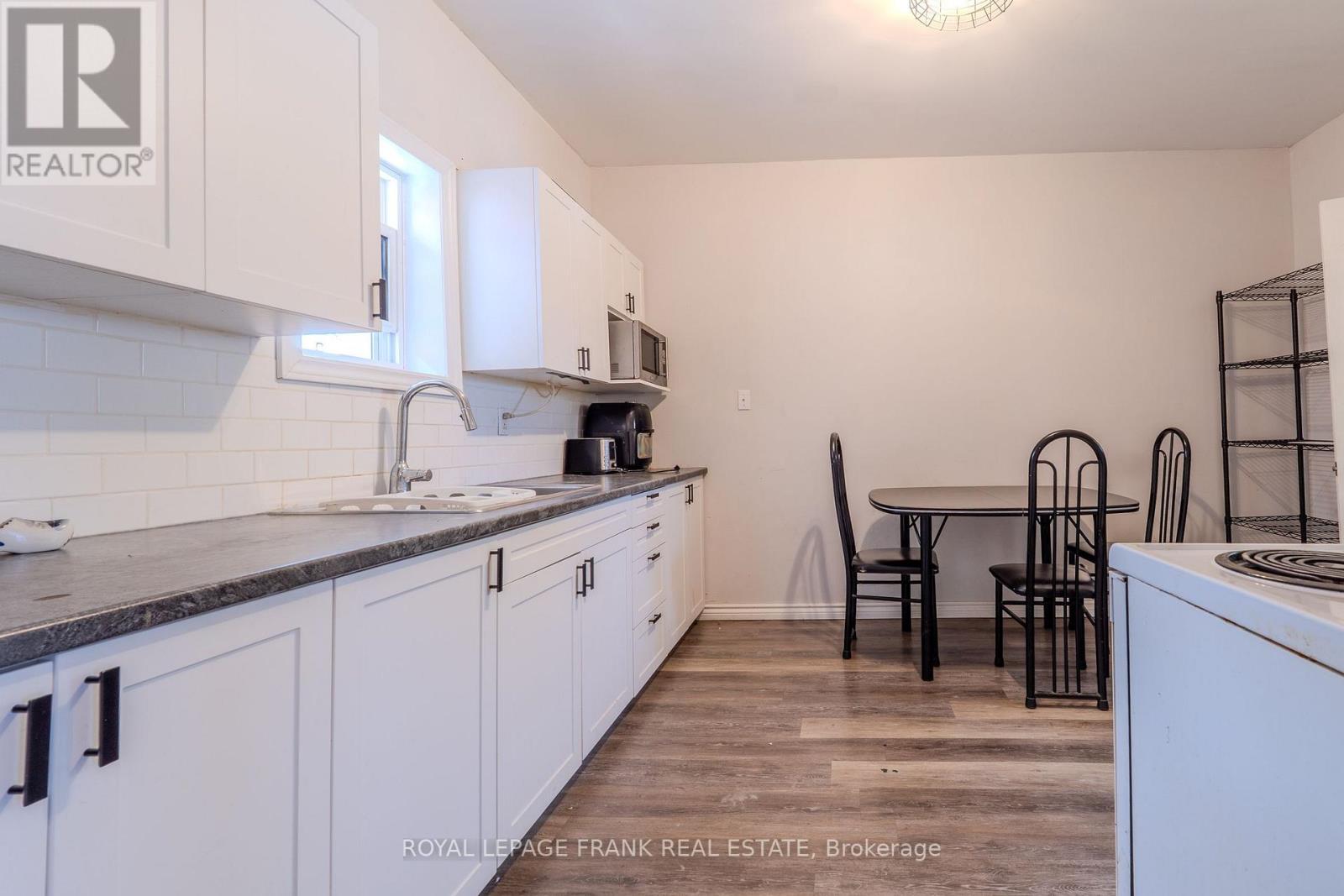 












87 DURHAM STREET W

,
Kawartha Lakes (Lindsay),




Ontario
K9V2P8

