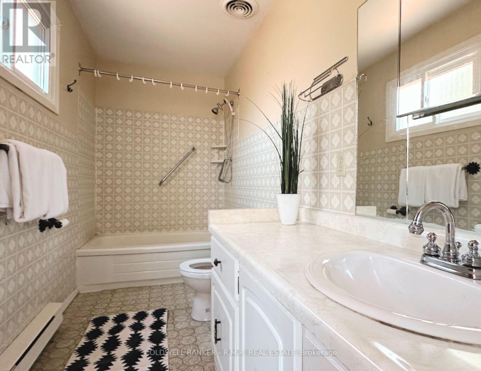 












3493 SOUTHWOOD BEACH BOULEVARD

,
Ramara,




Ontario
L0K2B0

