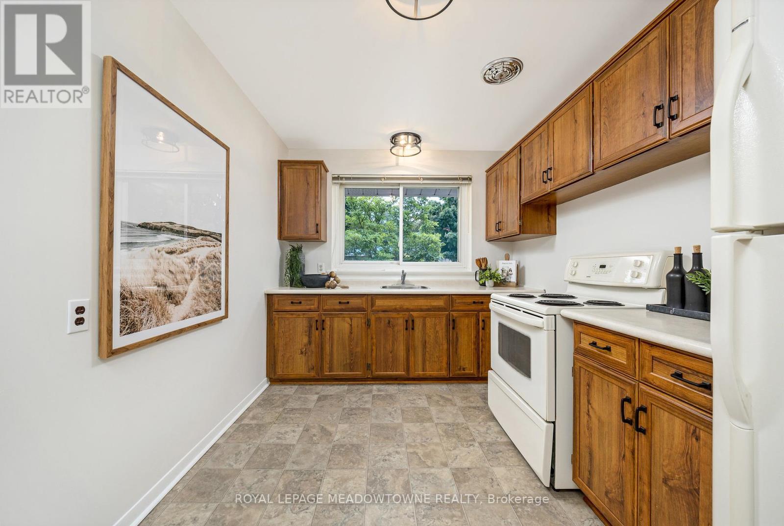












379 WILLIAMS AVENUE

,
Milton,




Ontario
L9T2G3

