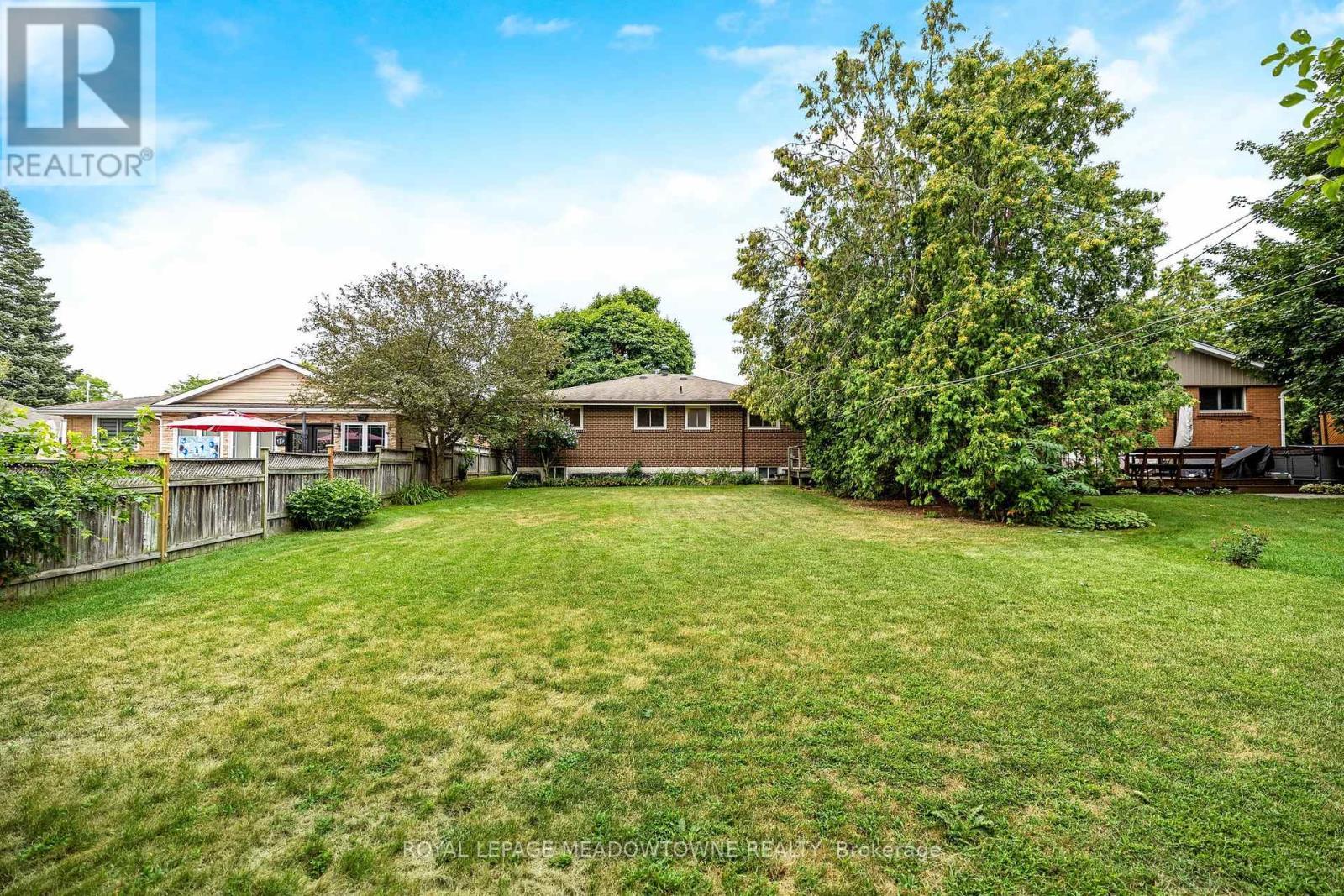 












379 WILLIAMS AVENUE

,
Milton,




Ontario
L9T2G3

