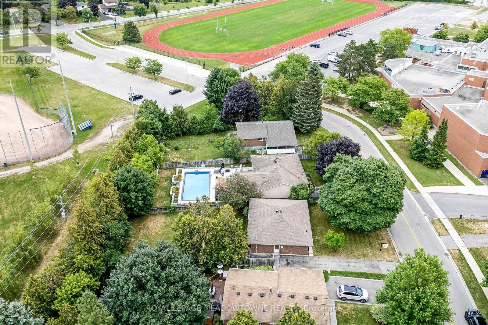 












379 WILLIAMS AVENUE

,
Milton,




Ontario
L9T2G3

