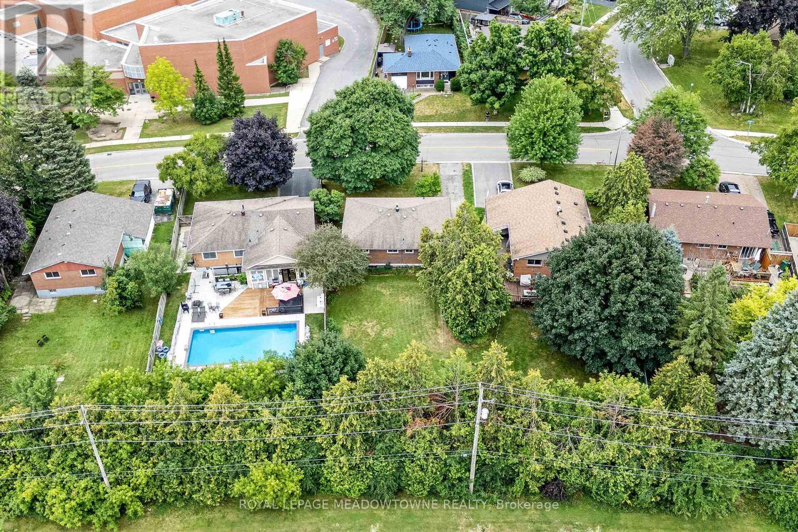 












379 WILLIAMS AVENUE

,
Milton,




Ontario
L9T2G3

