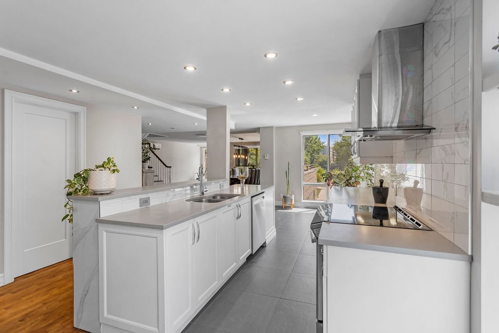 









4570


Ch. des Cageux

, 101,
Laval (Chomedey),




QC
H7W2S7

