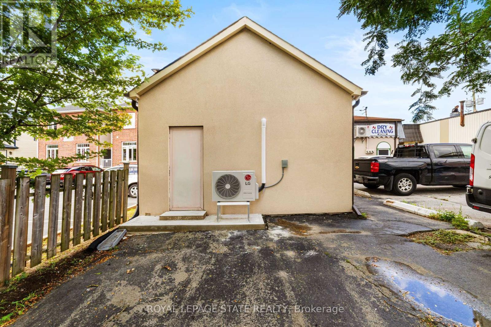 












3 - 19 MAIN STREET S

,
Hamilton,




Ontario
L0R2H0

