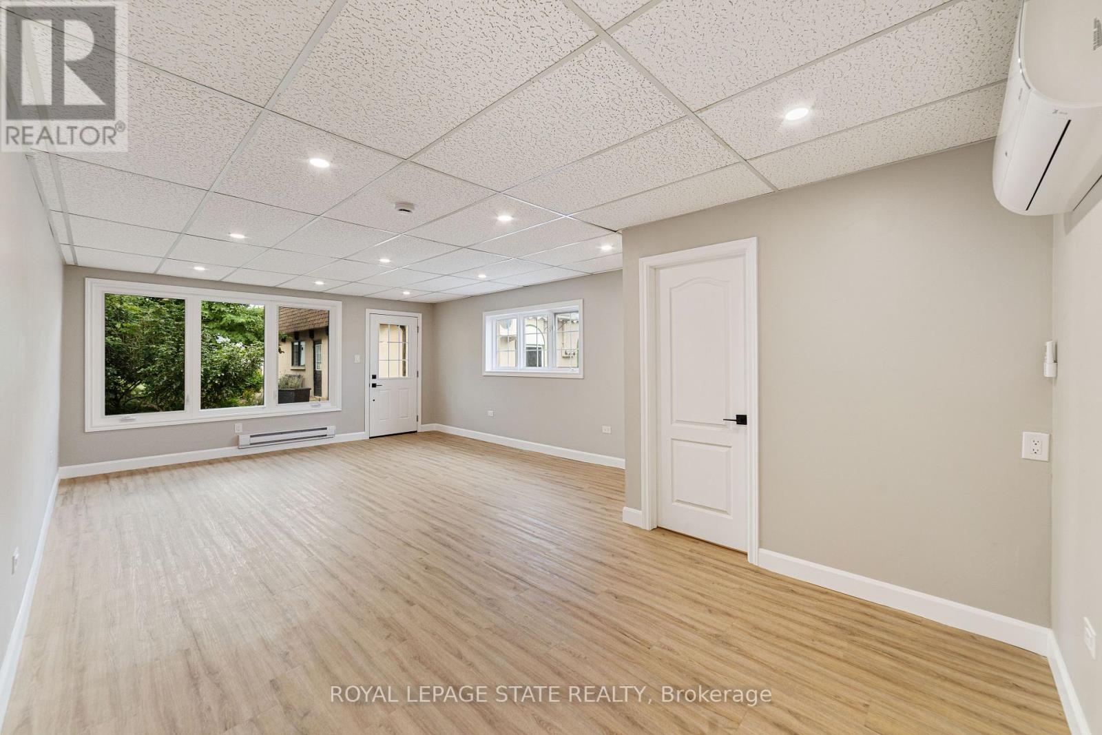 












3 - 19 MAIN STREET S

,
Hamilton,




Ontario
L0R2H0

