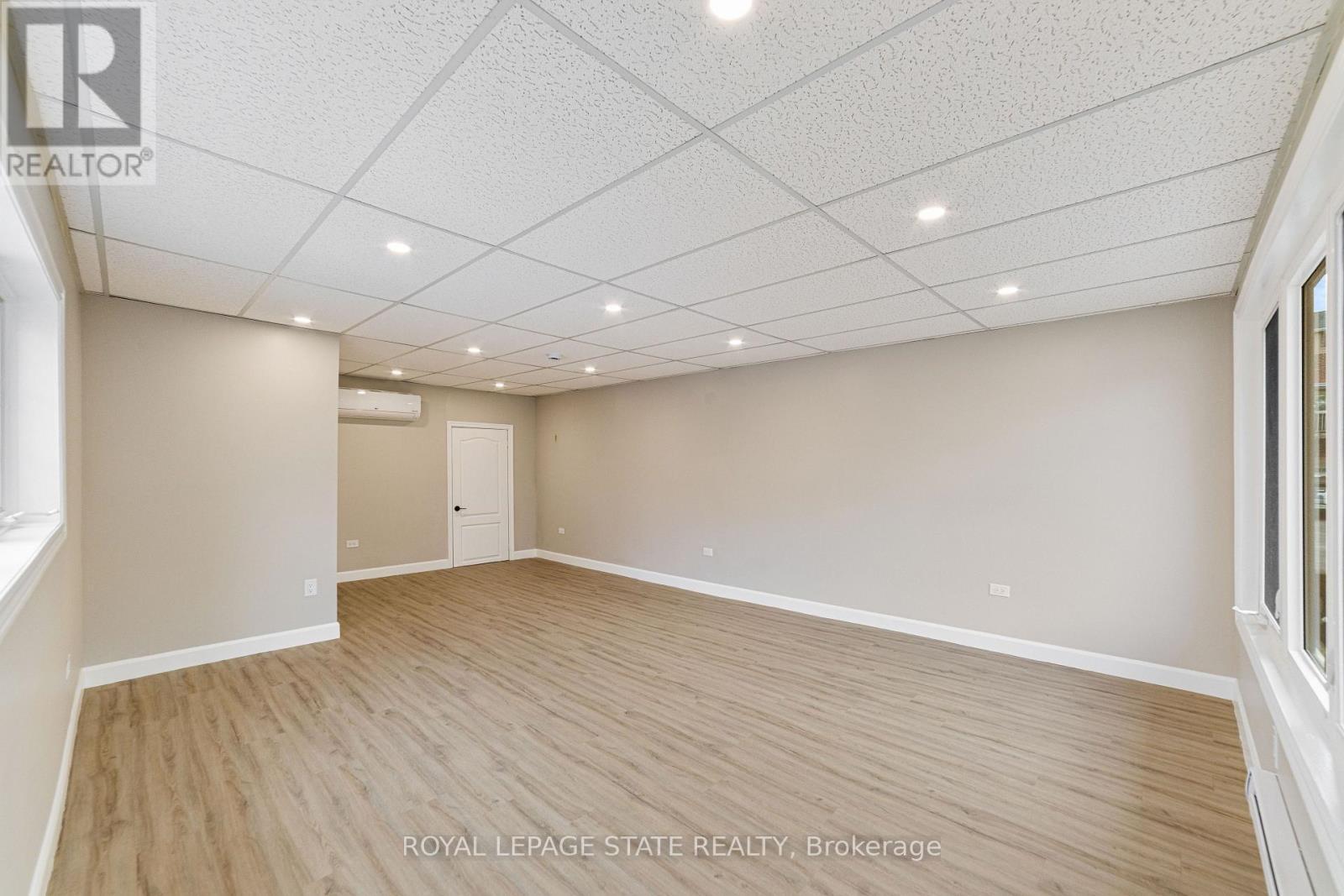 












3 - 19 MAIN STREET S

,
Hamilton,




Ontario
L0R2H0

