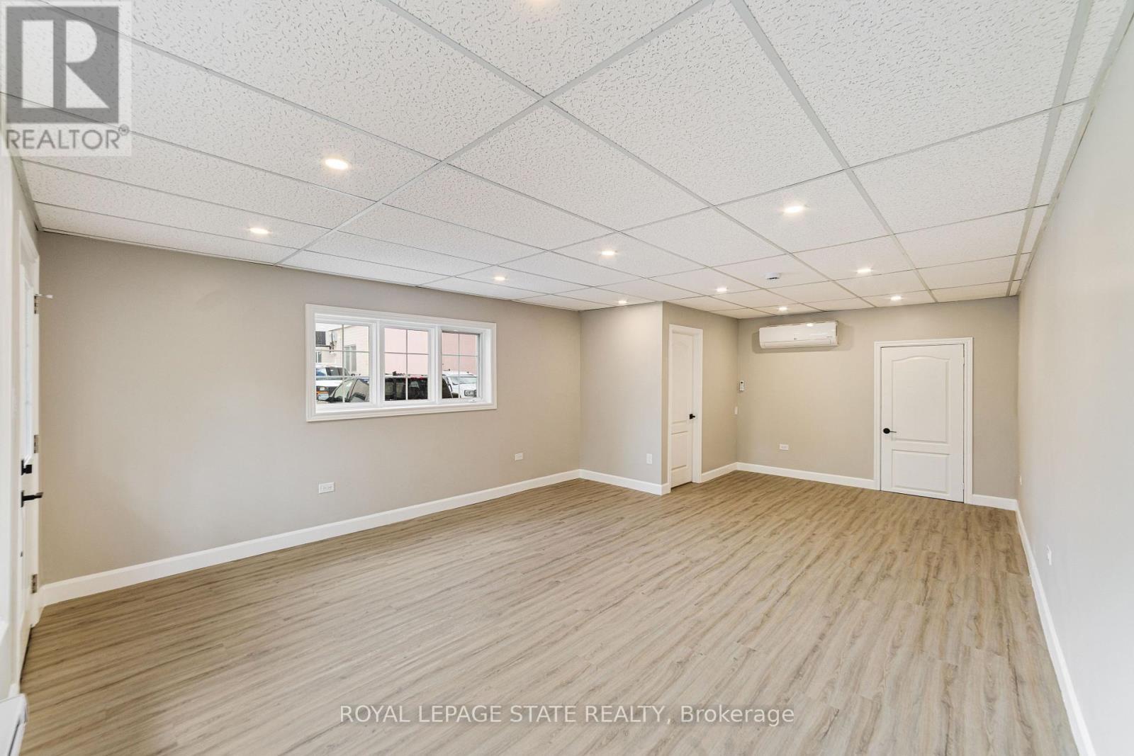 












3 - 19 MAIN STREET S

,
Hamilton,




Ontario
L0R2H0

