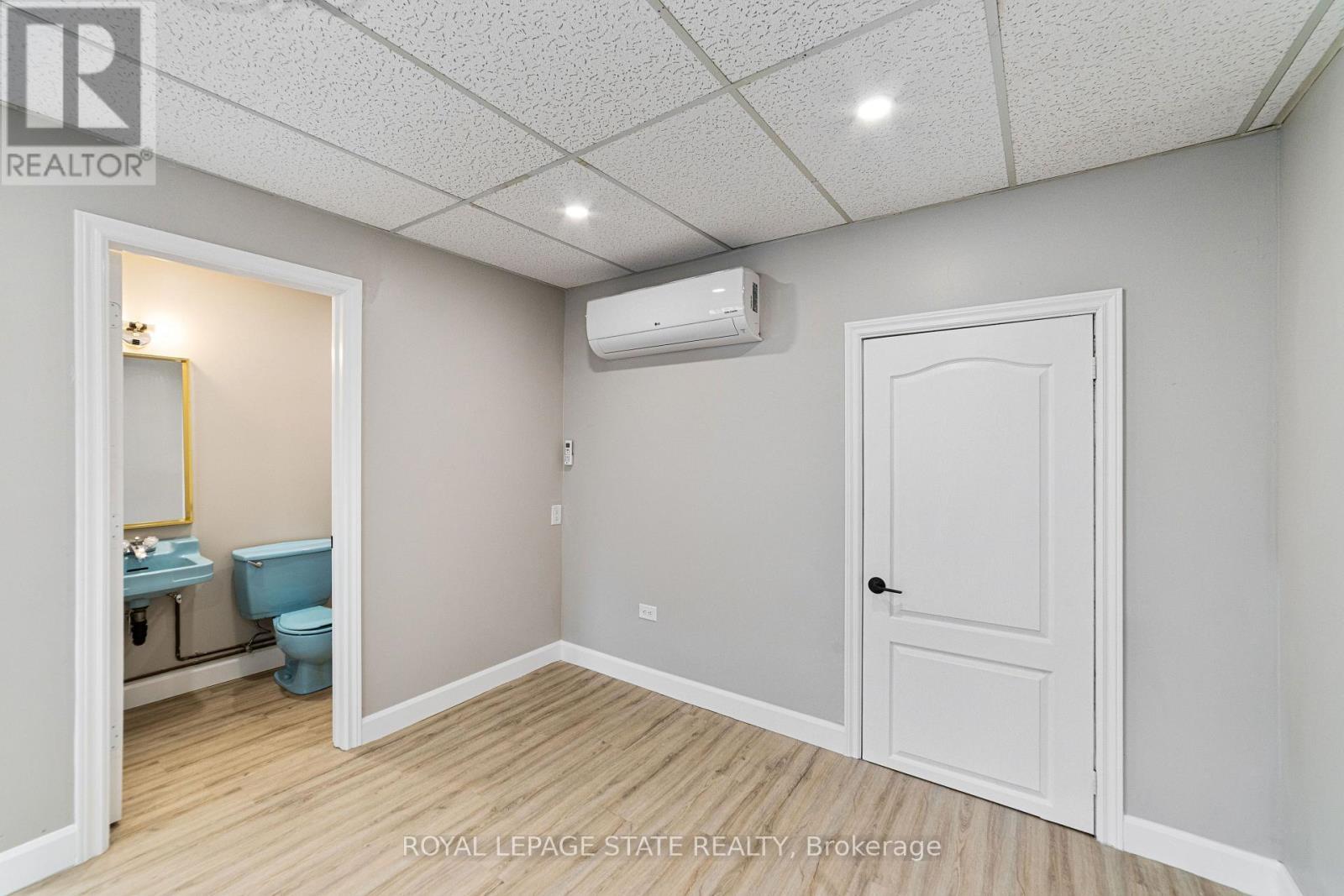












3 - 19 MAIN STREET S

,
Hamilton,




Ontario
L0R2H0

