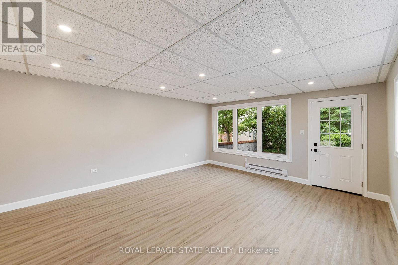 












3 - 19 MAIN STREET S

,
Hamilton,




Ontario
L0R2H0

