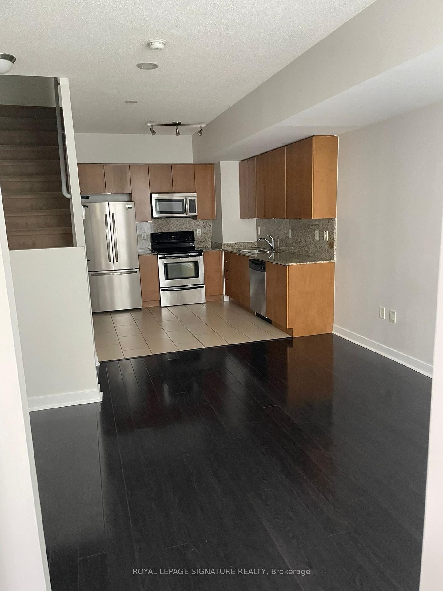 









15


Brunel

Court, 102,
Toronto,




ON
M5V 3Y6

