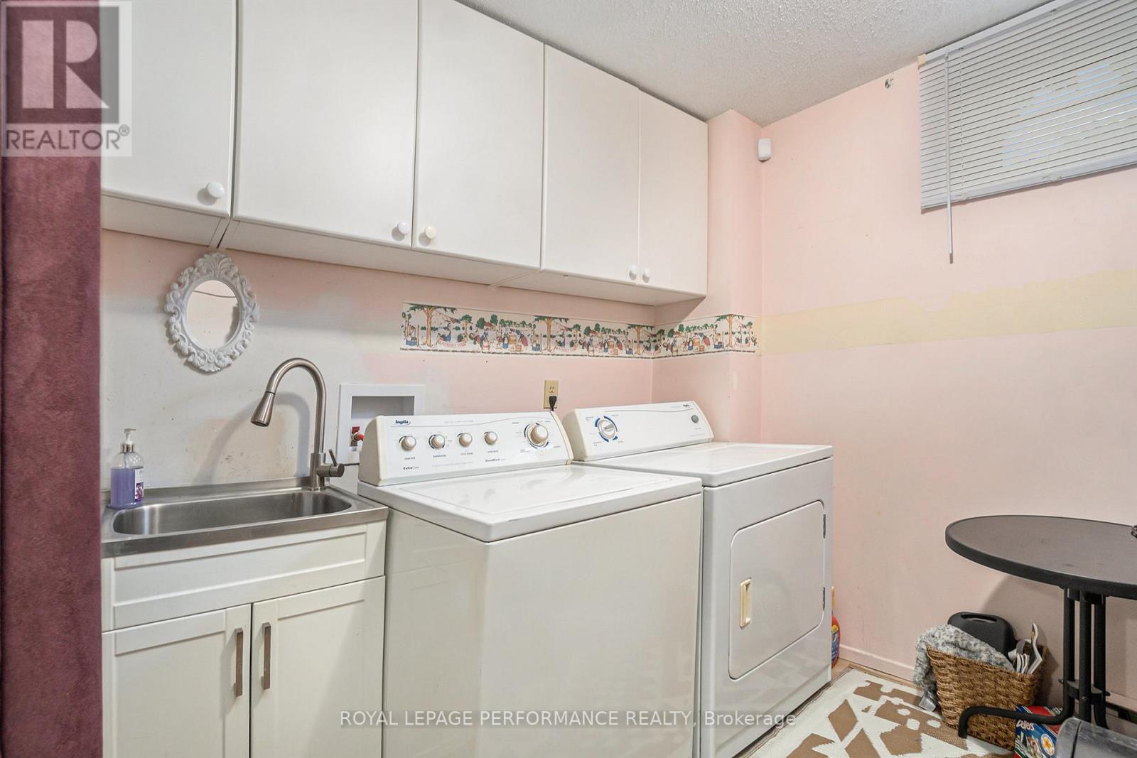 












201 - 1765 CABARET LANE

,
Ottawa,




Ontario
K4A2H2

