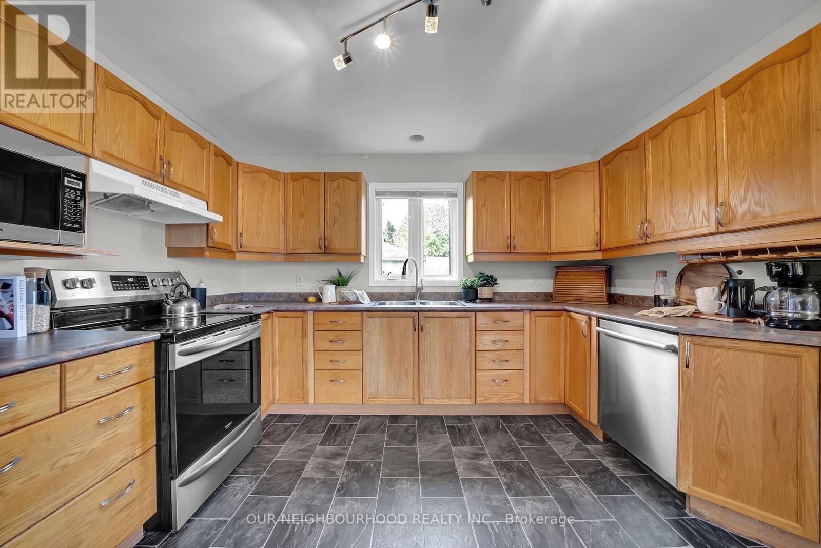 












118 O'REILLY LANE

,
Kawartha Lakes (Ops),




Ontario
K0M2C0

