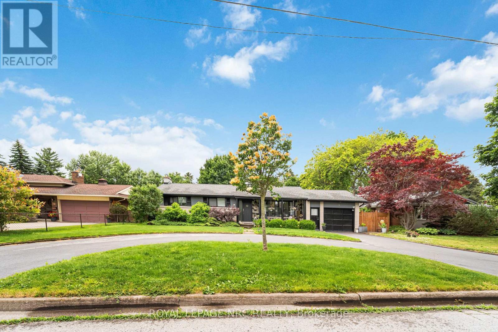 












9 CARTIER DRIVE

,
St. Catharines (Vine/Linwell),




Ontario
L2M2E5

