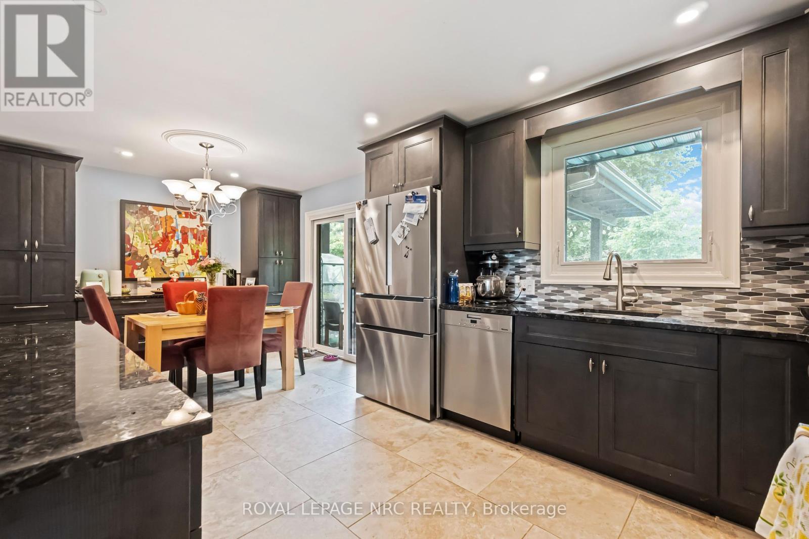 












9 CARTIER DRIVE

,
St. Catharines (Vine/Linwell),




Ontario
L2M2E5

