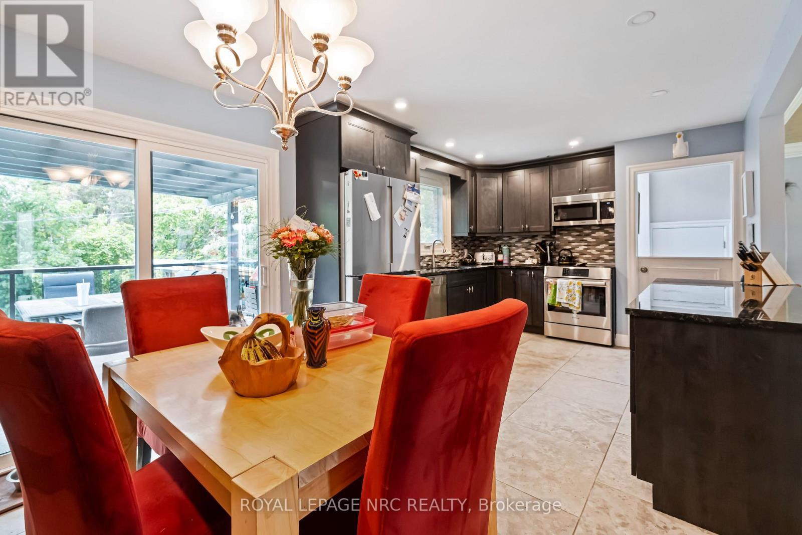 












9 CARTIER DRIVE

,
St. Catharines (Vine/Linwell),




Ontario
L2M2E5

