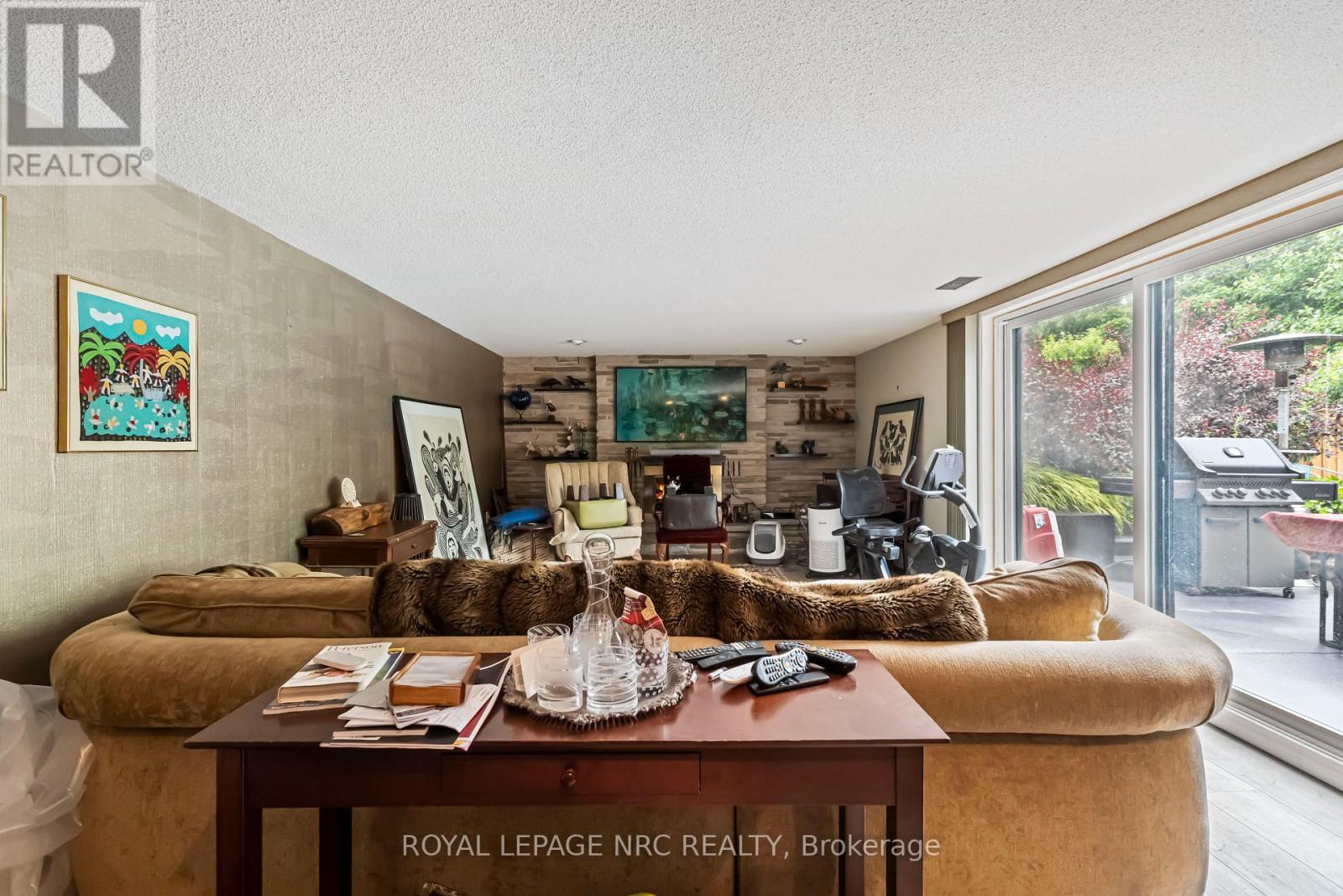 












9 CARTIER DRIVE

,
St. Catharines (Vine/Linwell),




Ontario
L2M2E5

