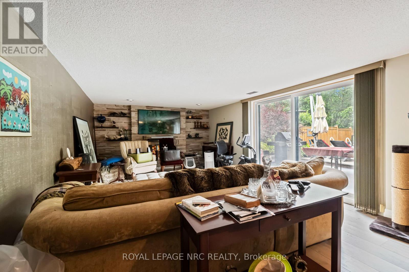 












9 CARTIER DRIVE

,
St. Catharines (Vine/Linwell),




Ontario
L2M2E5

