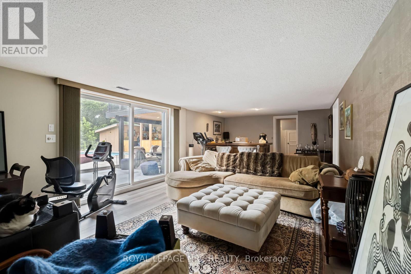 












9 CARTIER DRIVE

,
St. Catharines (Vine/Linwell),




Ontario
L2M2E5

