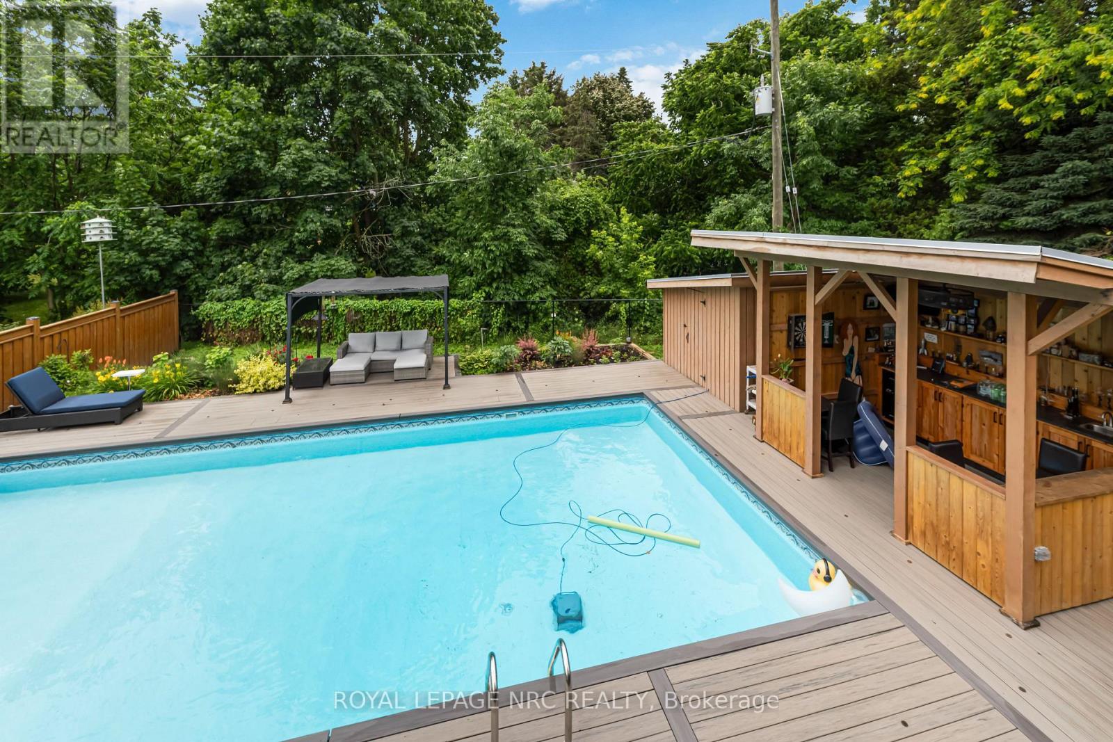 












9 CARTIER DRIVE

,
St. Catharines (Vine/Linwell),




Ontario
L2M2E5

