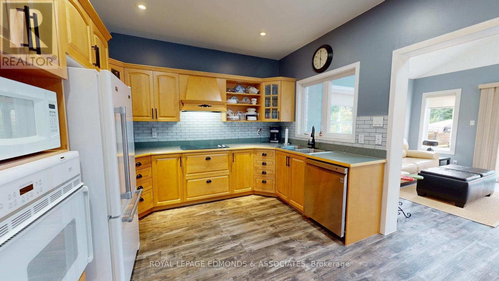 












4 JAMIE CRESCENT

,
Petawawa,




Ontario
K8H3N2

