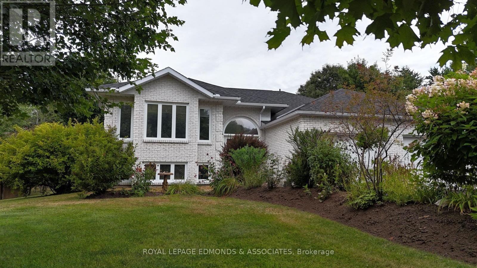 












4 JAMIE CRESCENT

,
Petawawa,




Ontario
K8H3N2


