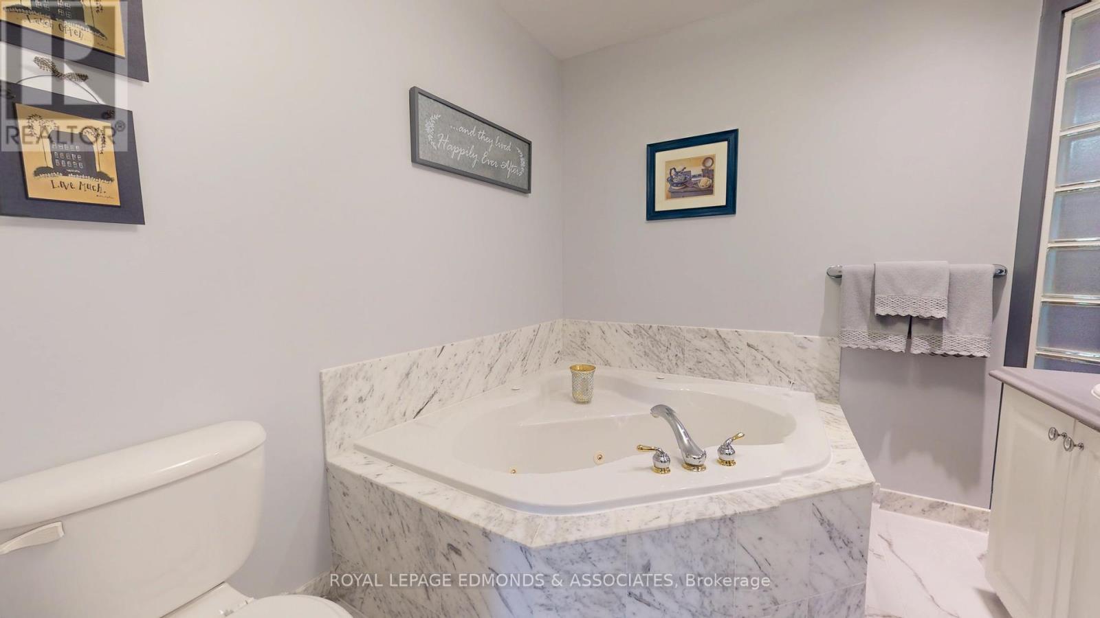 












4 JAMIE CRESCENT

,
Petawawa,




Ontario
K8H3N2

