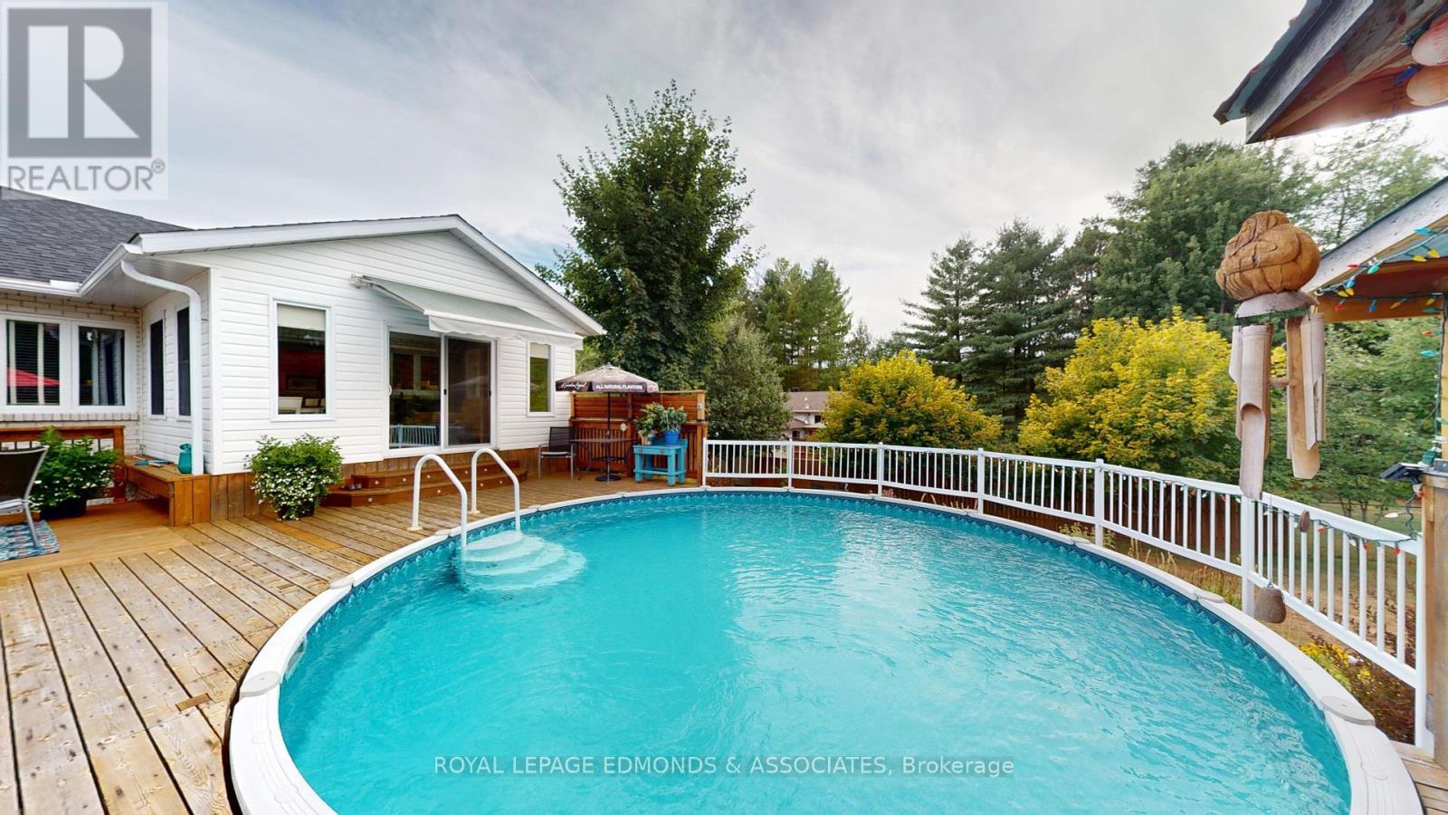 












4 JAMIE CRESCENT

,
Petawawa,




Ontario
K8H3N2

