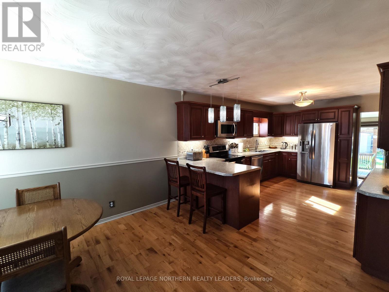 












51 CARLIN AVENUE

,
Timmins (TM - TNW - Algonquin to Jubilee),




Ontario
P4N4K8

