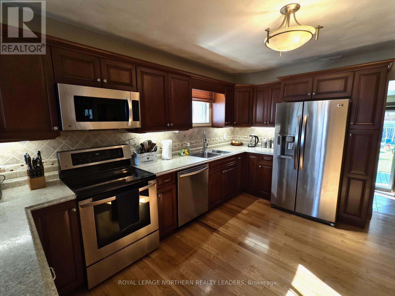 












51 CARLIN AVENUE

,
Timmins (TM - TNW - Algonquin to Jubilee),




Ontario
P4N4K8

