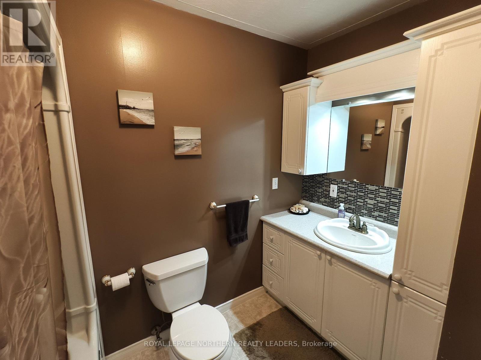 












51 CARLIN AVENUE

,
Timmins (TM - TNW - Algonquin to Jubilee),




Ontario
P4N4K8


