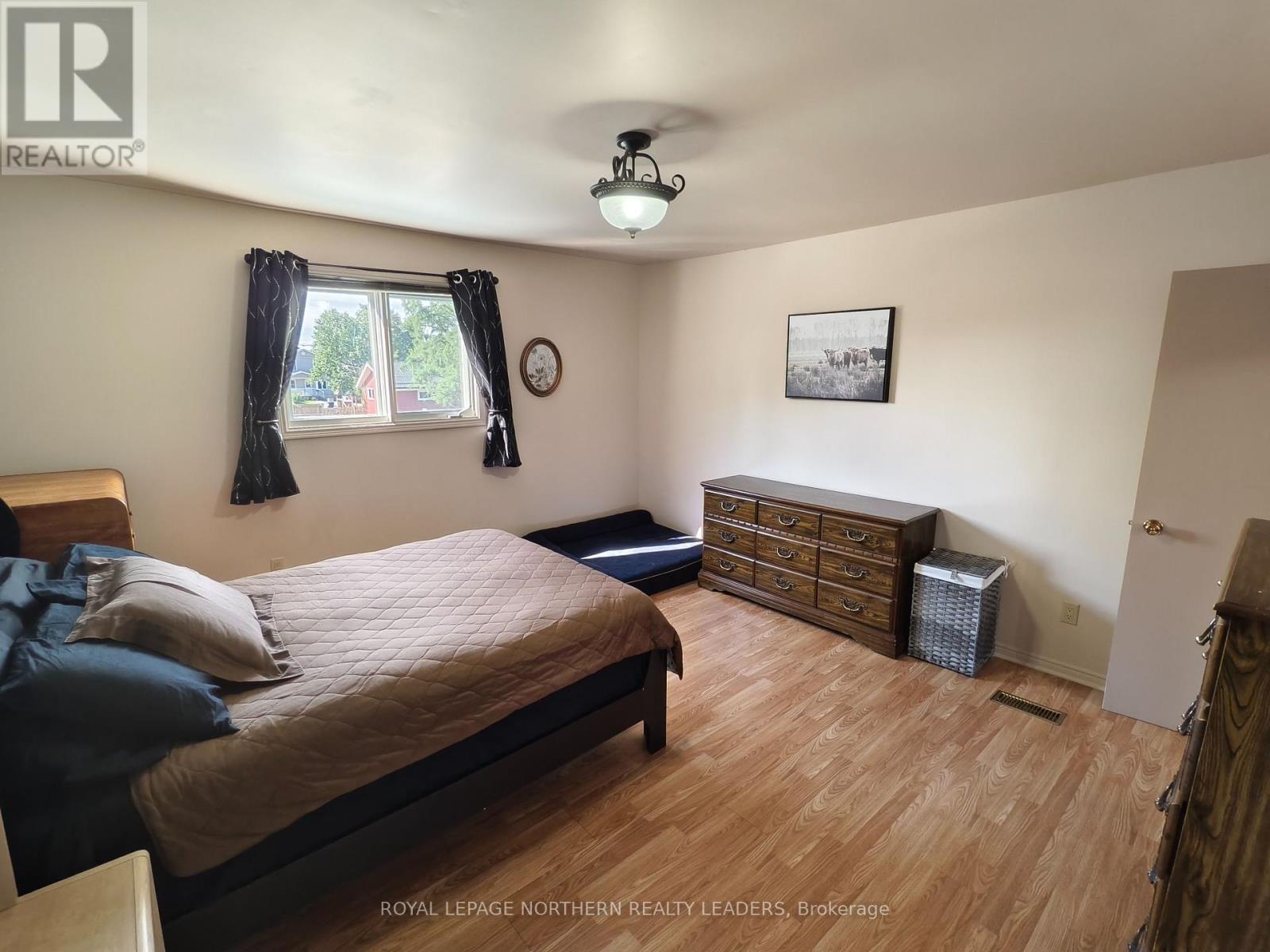 












51 CARLIN AVENUE

,
Timmins (TM - TNW - Algonquin to Jubilee),




Ontario
P4N4K8


