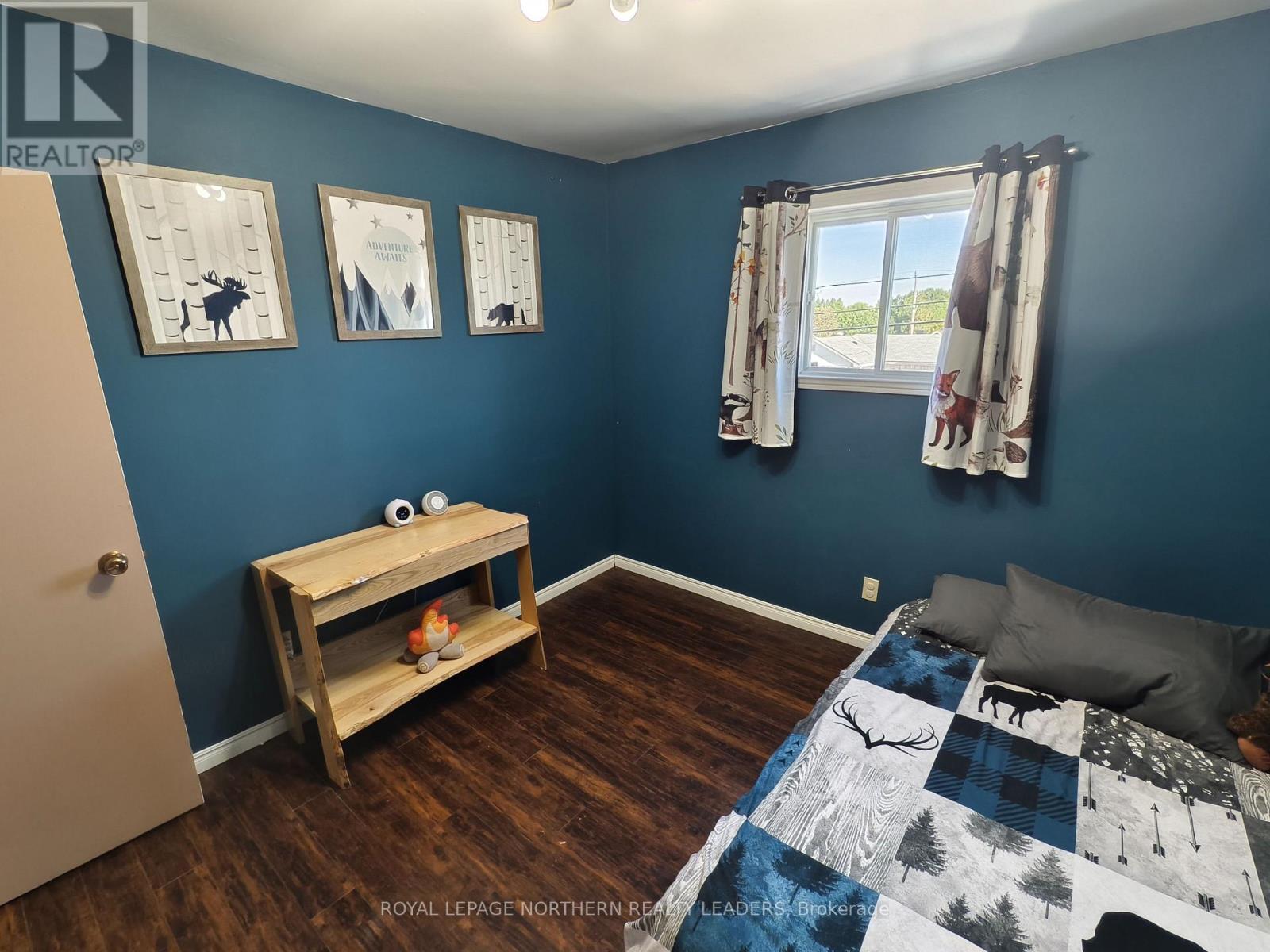 












51 CARLIN AVENUE

,
Timmins (TM - TNW - Algonquin to Jubilee),




Ontario
P4N4K8


