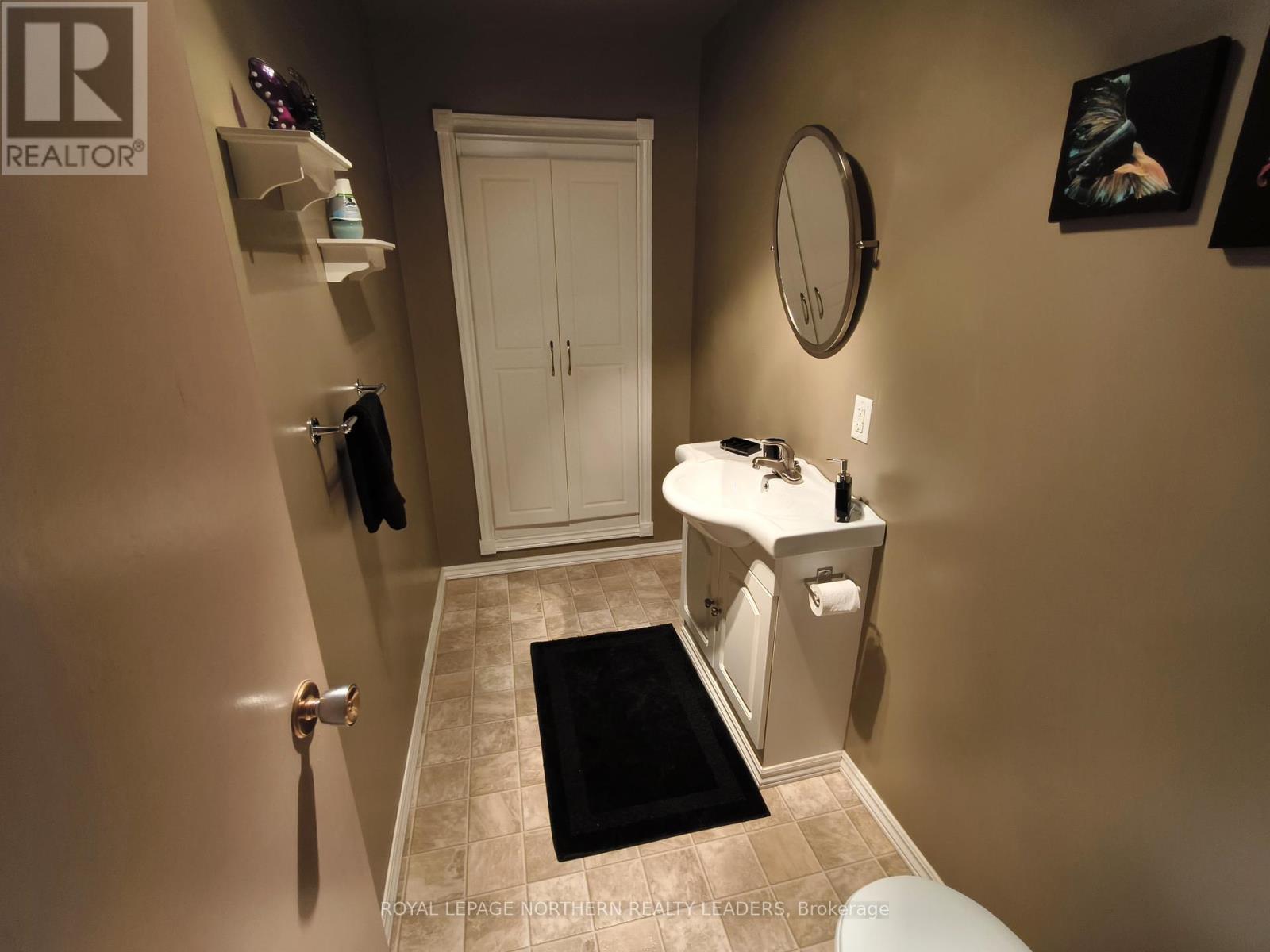 












51 CARLIN AVENUE

,
Timmins (TM - TNW - Algonquin to Jubilee),




Ontario
P4N4K8


