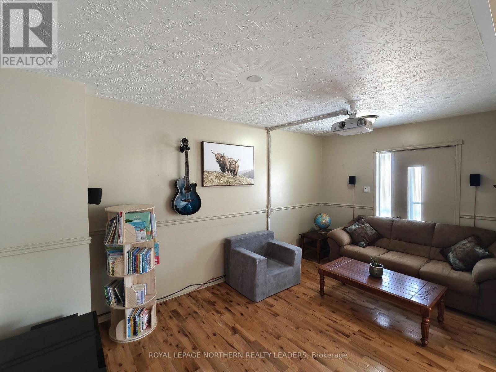 












51 CARLIN AVENUE

,
Timmins (TM - TNW - Algonquin to Jubilee),




Ontario
P4N4K8

