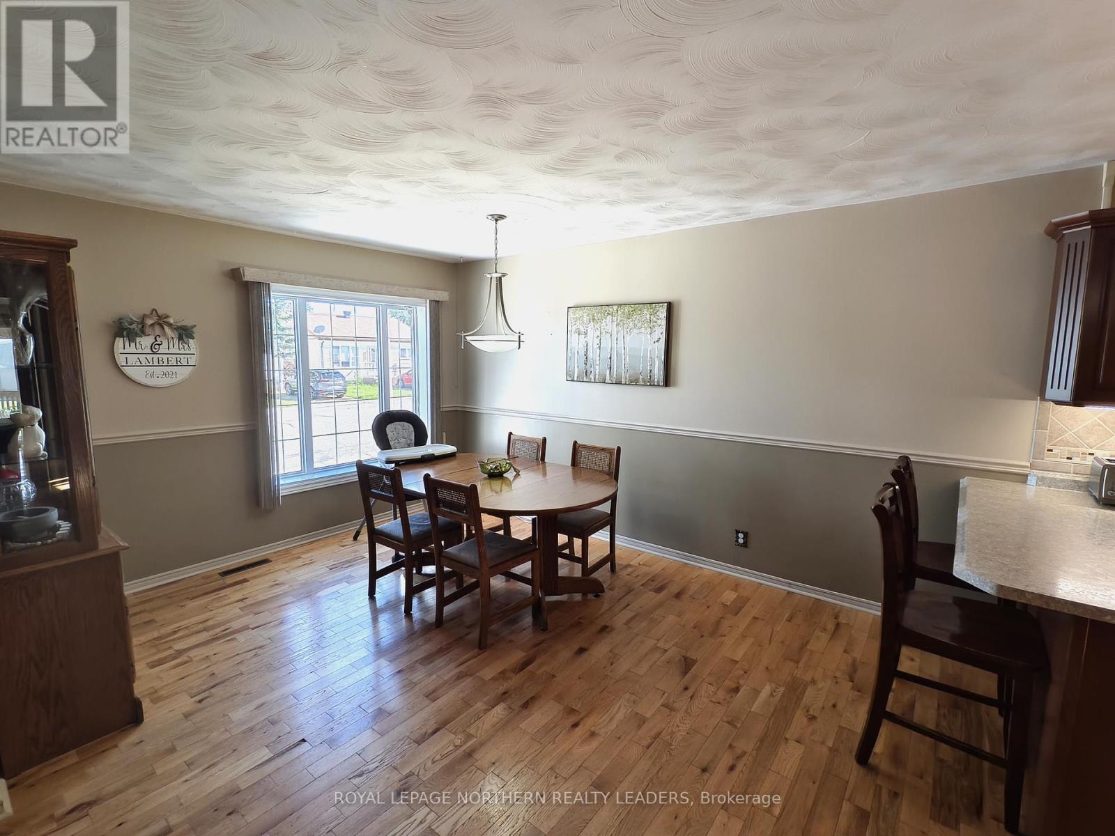 












51 CARLIN AVENUE

,
Timmins (TM - TNW - Algonquin to Jubilee),




Ontario
P4N4K8

