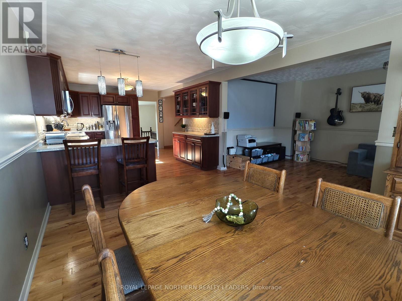 












51 CARLIN AVENUE

,
Timmins (TM - TNW - Algonquin to Jubilee),




Ontario
P4N4K8

