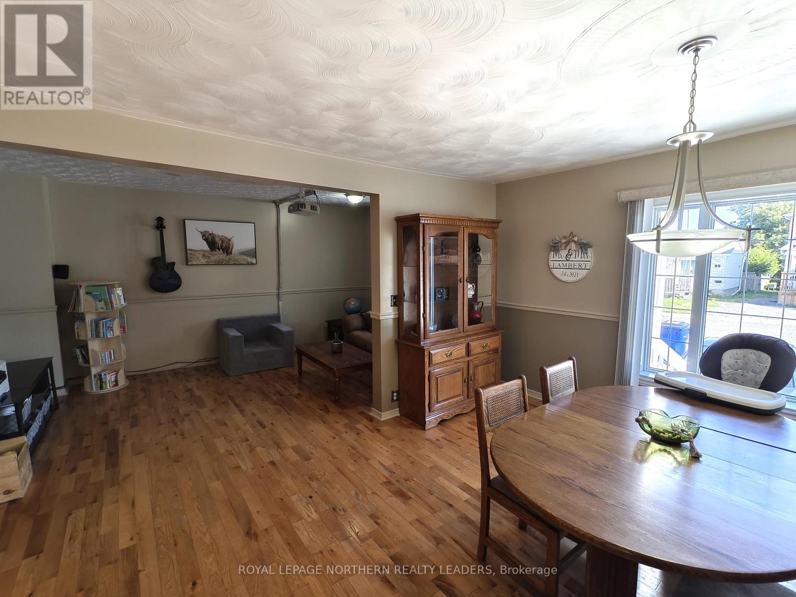 












51 CARLIN AVENUE

,
Timmins (TM - TNW - Algonquin to Jubilee),




Ontario
P4N4K8

