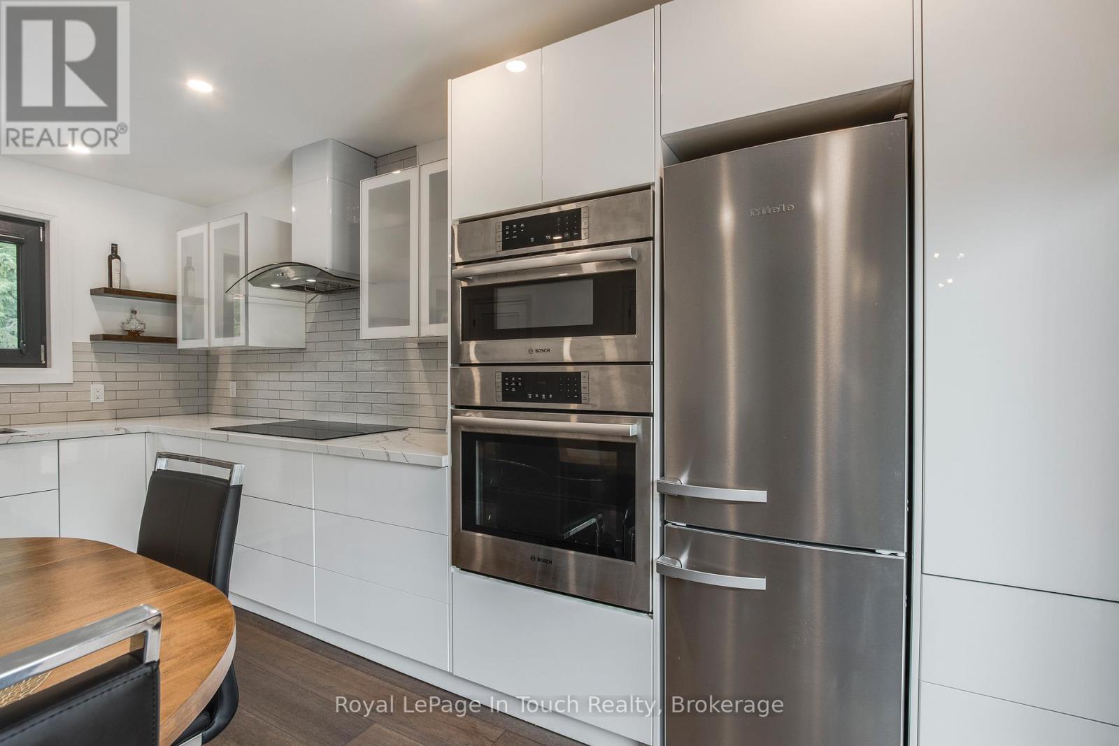 












26 GLEN CEDAR DRIVE

,
Tiny,




Ontario
L9M0H8


