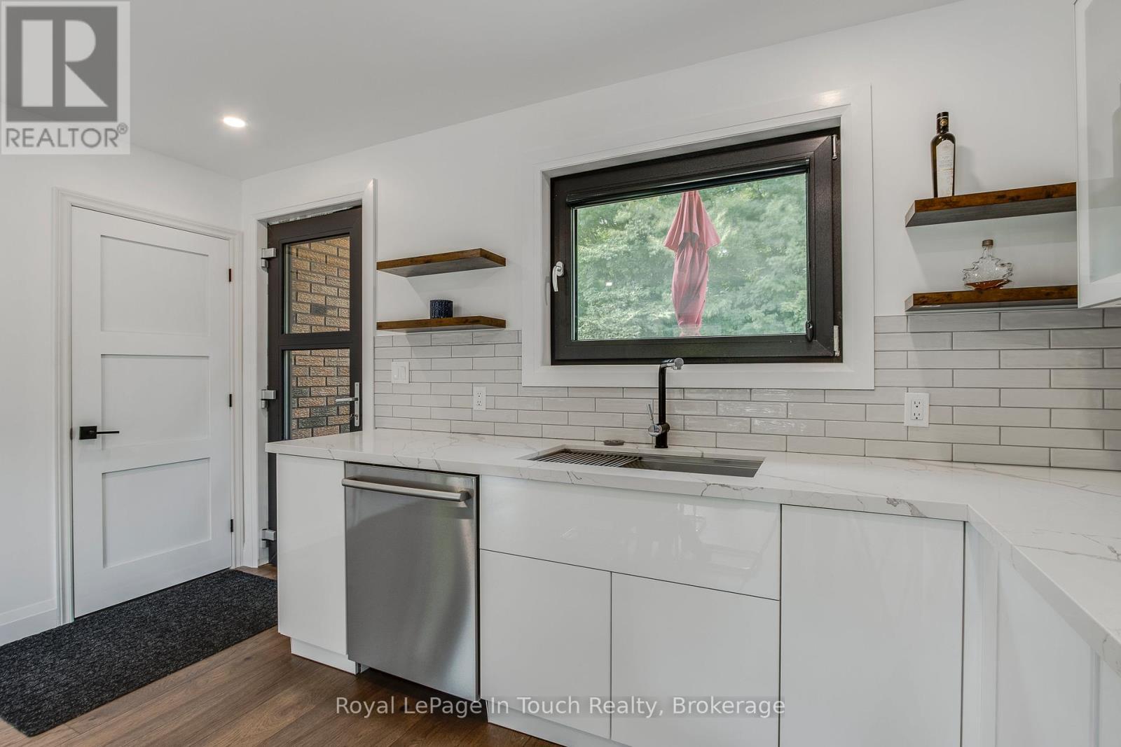 












26 GLEN CEDAR DRIVE

,
Tiny,




Ontario
L9M0H8

