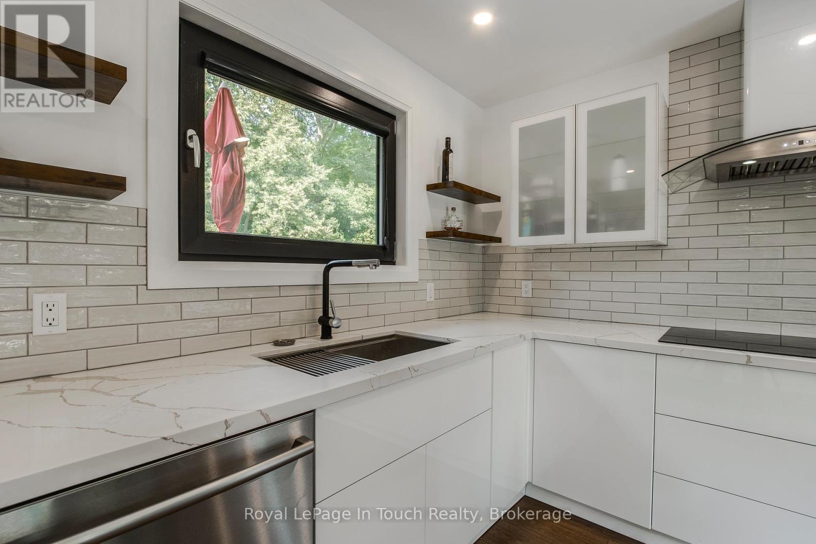 












26 GLEN CEDAR DRIVE

,
Tiny,




Ontario
L9M0H8


