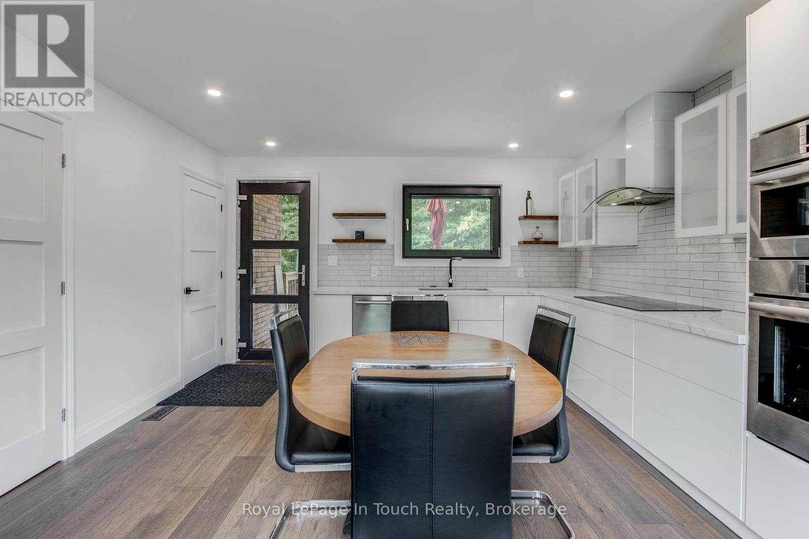












26 GLEN CEDAR DRIVE

,
Tiny,




Ontario
L9M0H8


