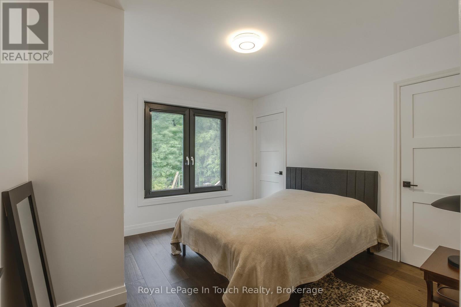 












26 GLEN CEDAR DRIVE

,
Tiny,




Ontario
L9M0H8

